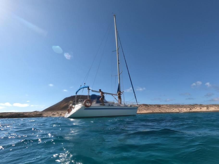 Hotel Magnifico Barco En La Graciosa Caleta de Sebo Exterior foto
