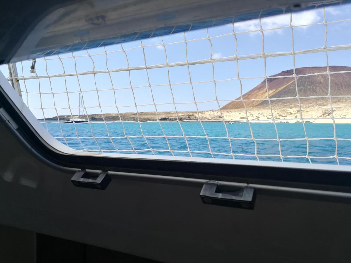 Hotel Magnifico Barco En La Graciosa Caleta de Sebo Exterior foto