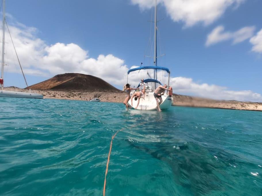Hotel Magnifico Barco En La Graciosa Caleta de Sebo Exterior foto